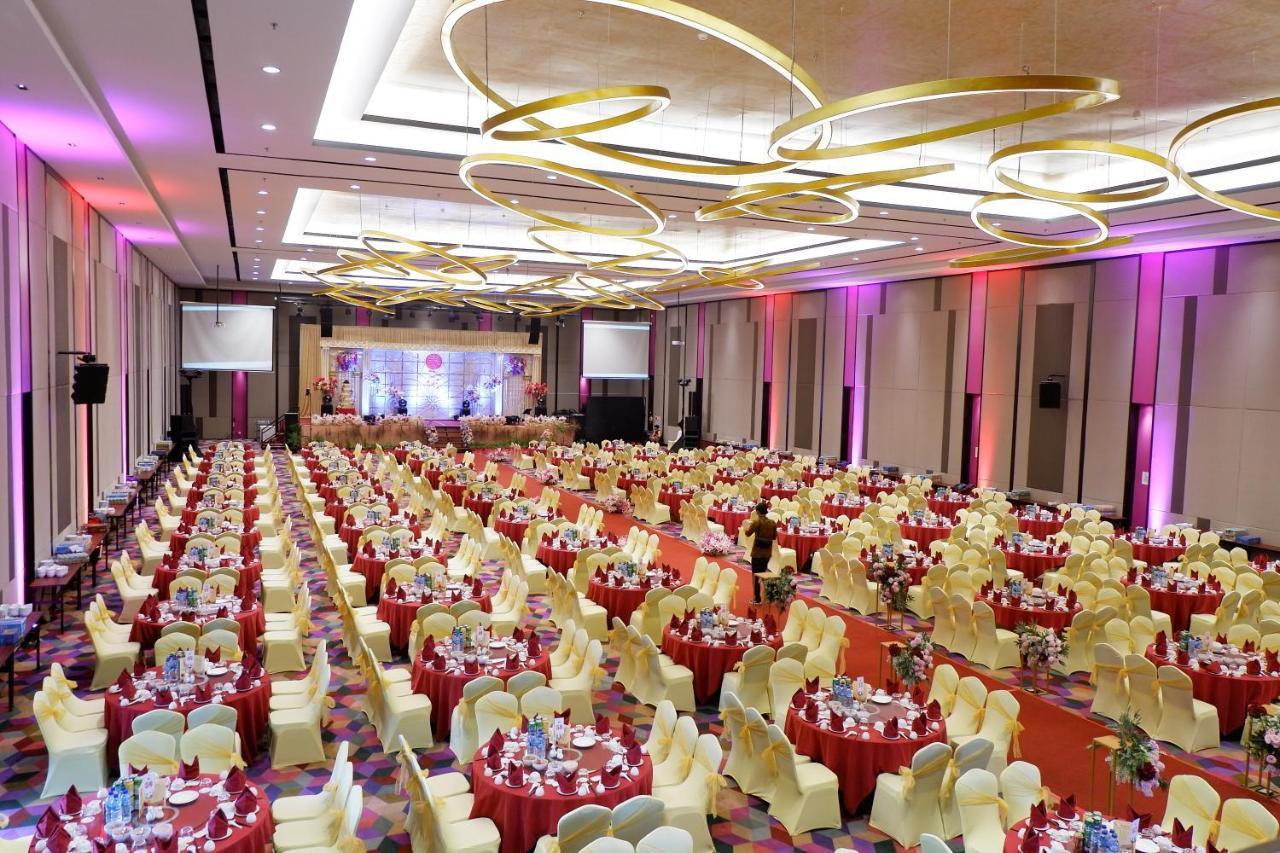 The Zuri Dumai Hotel Exterior photo