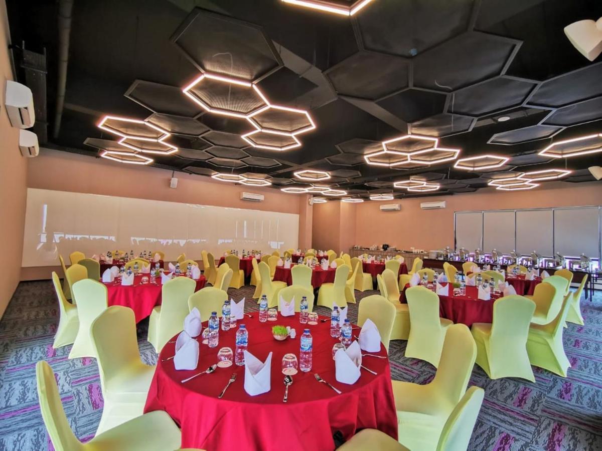 The Zuri Dumai Hotel Exterior photo