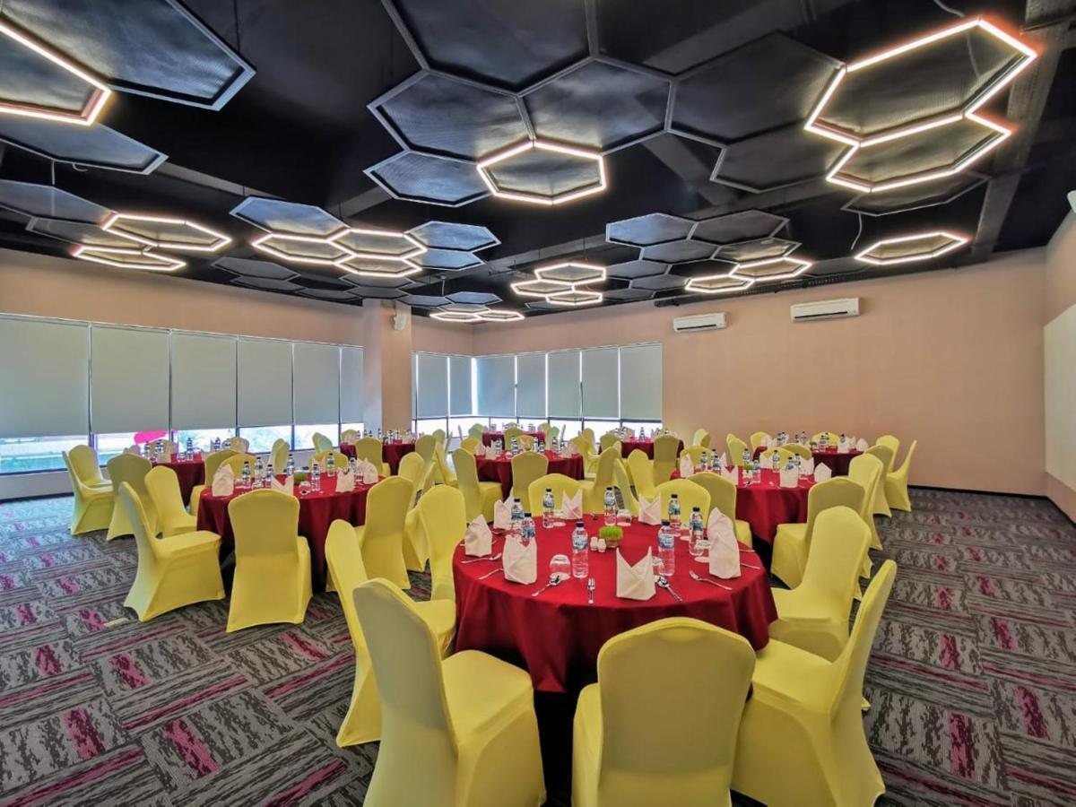 The Zuri Dumai Hotel Exterior photo