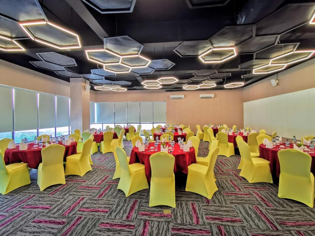 The Zuri Dumai Hotel Exterior photo
